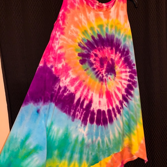 Plus Size Sleeveless Tie Dye Tunic - Picture 2 of 4